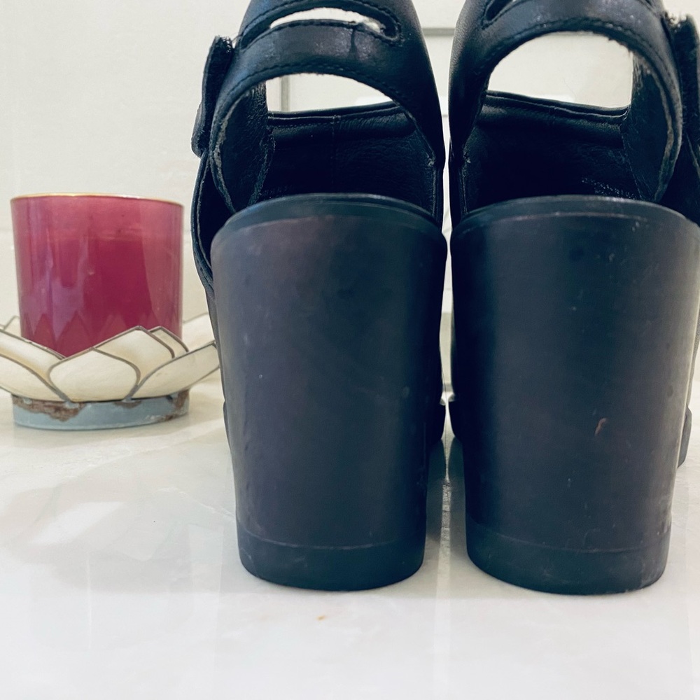 🎉HP🎉 EUC Camper wedges - Picture 6 of 15